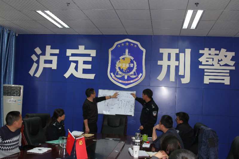 “雨伞黑影”专挑雨天入室抢劫强奸独居女 警方追踪10年将其抓获